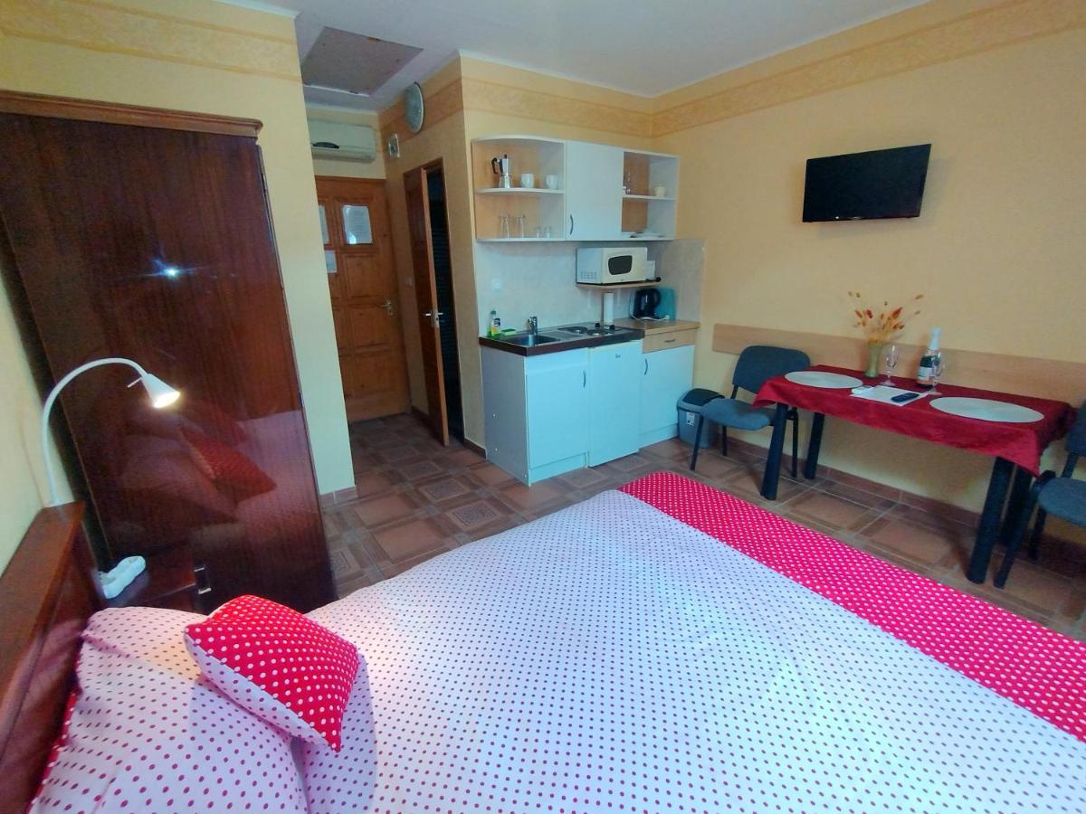 Burg Apartman Jula Exterior foto