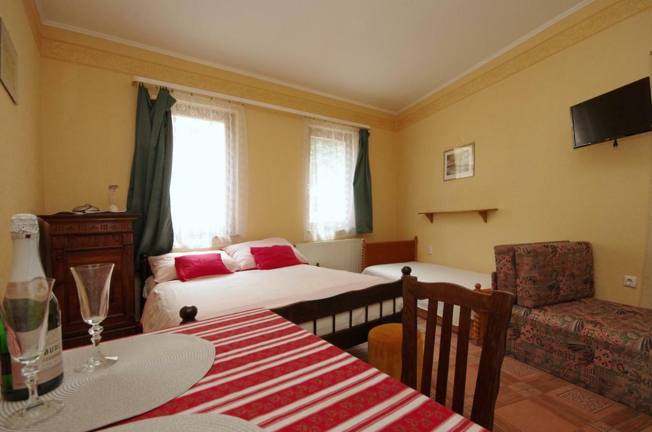 Burg Apartman Jula Exterior foto