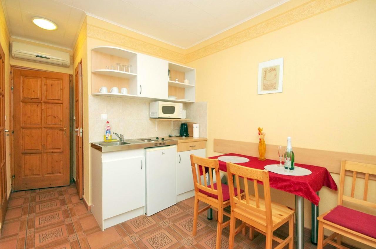 Burg Apartman Jula Exterior foto